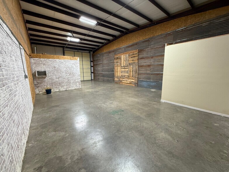 2020 Avondale Haslet Rd, Haslet, TX à louer - Photo du bâtiment - Image 3 de 3