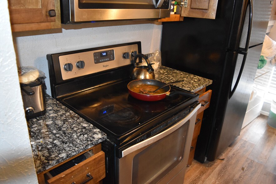 2401-2411 Doreen St, Grand Prairie, TX for sale - Building Photo - Image 3 of 10