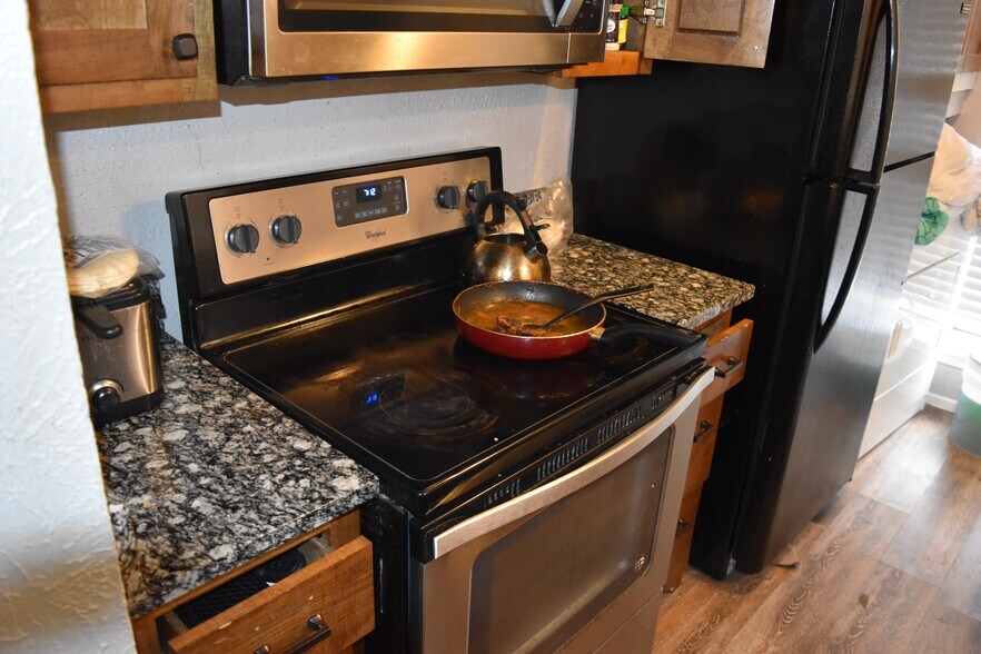 2401-2411 Doreen St, Grand Prairie, TX à vendre - Photo du bâtiment - Image 3 de 10