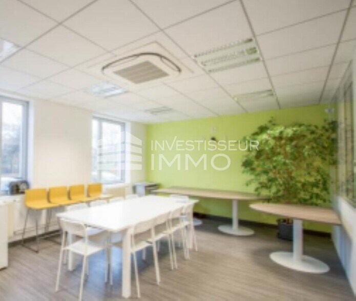 Flex in Rosny Sous Bois for lease - Interior Photo - Image 2 of 4
