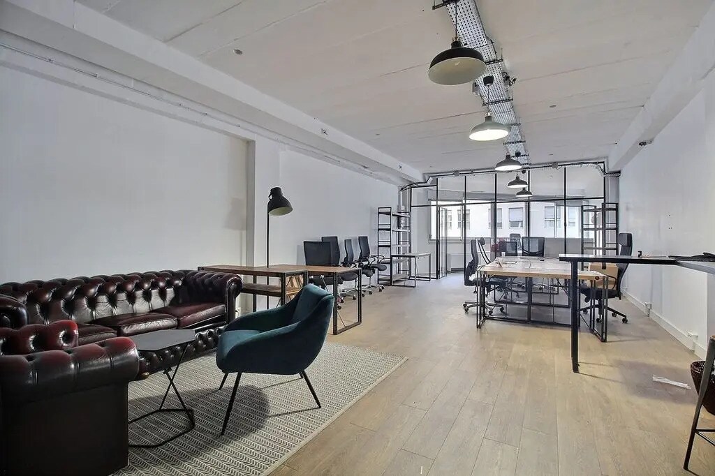 Office in Paris for lease Interior Photo- Image 1 of 4