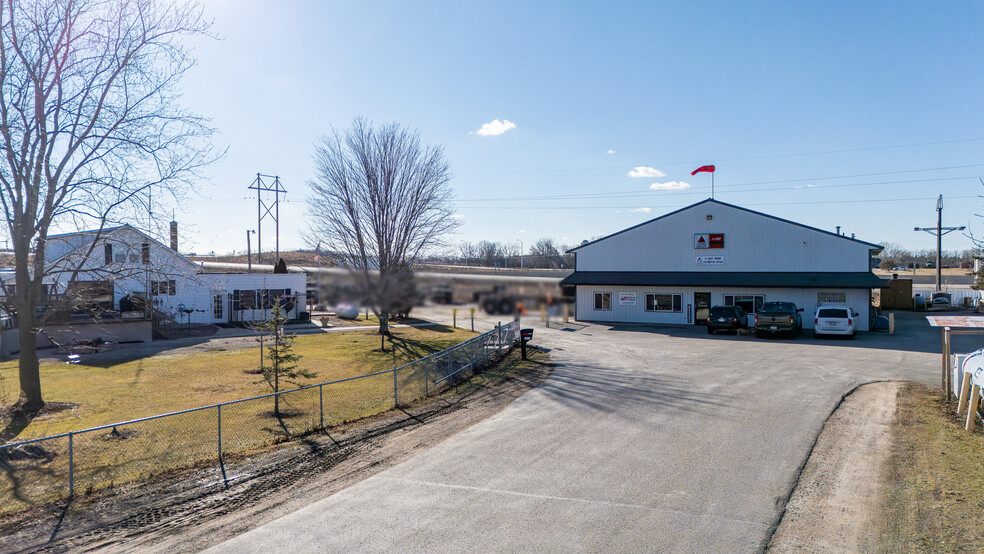 4477 Poberezny Rd, Oshkosh, WI à vendre - Photo du bâtiment - Image 2 de 53