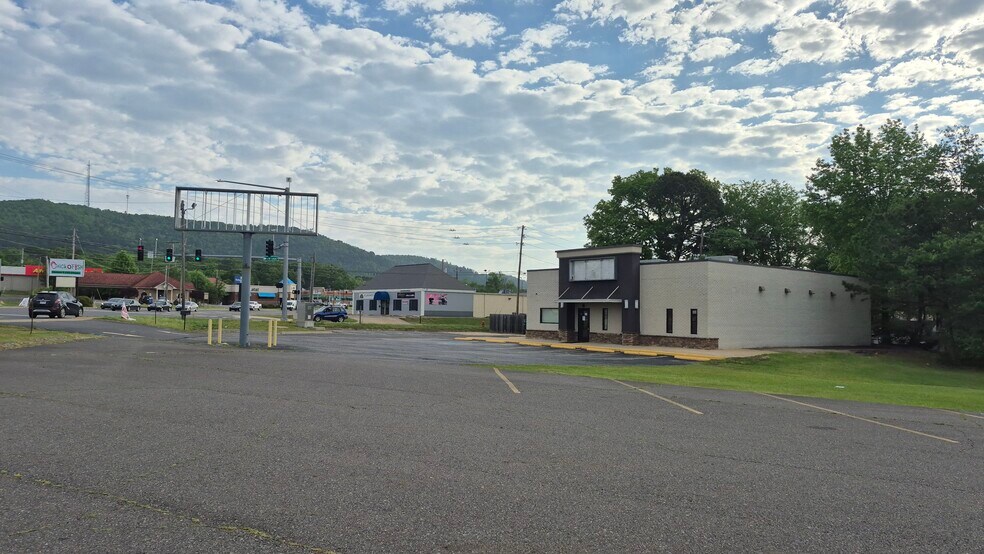 201 Airport Rd, Hot Springs, AR à vendre - Photo du bâtiment - Image 2 de 6