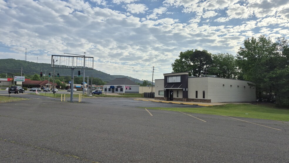 201 Airport Rd, Hot Springs, AR à vendre - Photo du bâtiment - Image 2 de 6