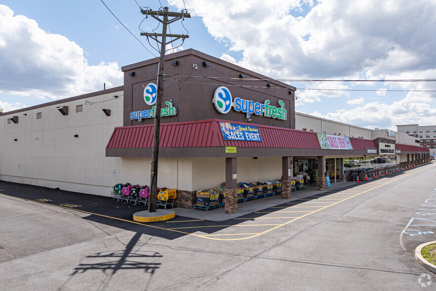 242 Lincoln Blvd, Middlesex, NJ for lease - Building Photo - Image 1 of 7