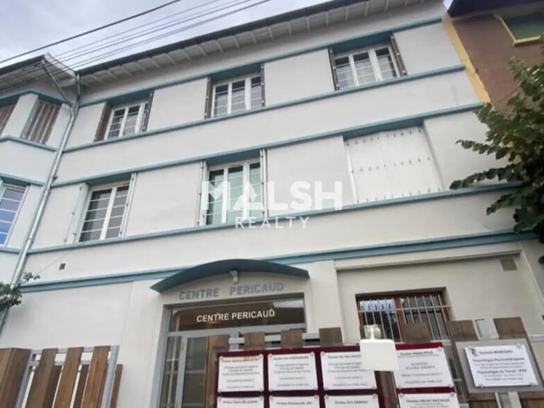 Office in Lyon for lease - Building Photo - Image 1 of 8