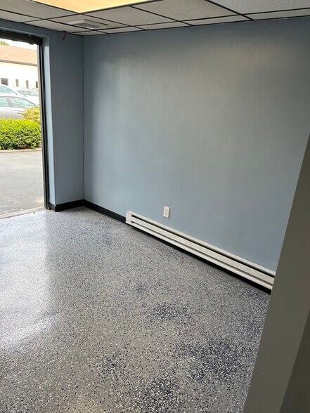 58 Kent Ave, Warwick, RI à louer - Photo du bâtiment - Image 3 de 6