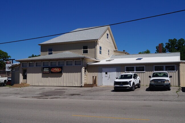 Plus de détails pour 201 E 4th St, Waterloo, IL - Commerce de détail à vendre