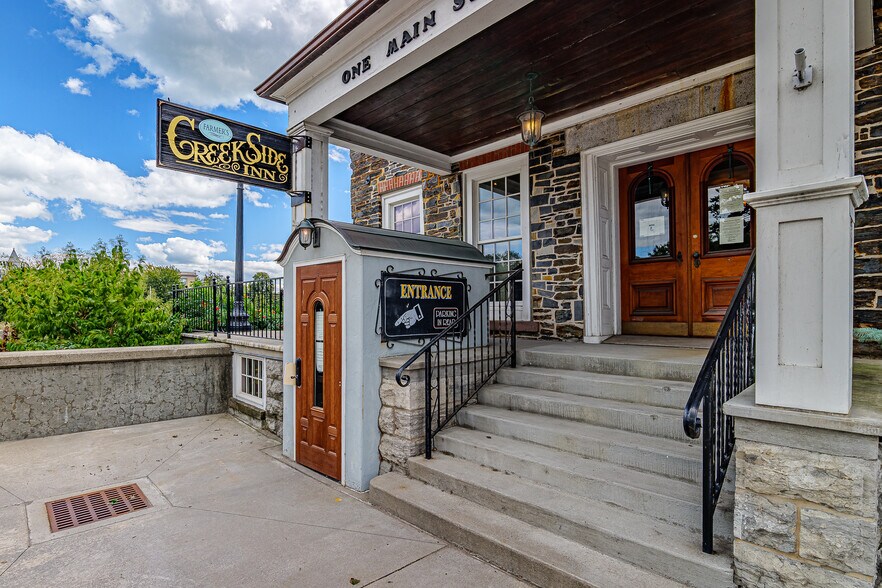 1-3 Main Street, Le Roy, NY à vendre - Photo principale - Image 1 de 34