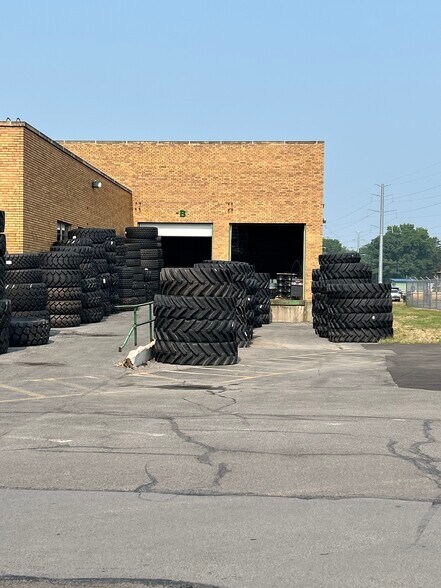 414 Continuum Dr, Liverpool, NY à vendre - Photo principale - Image 1 de 4