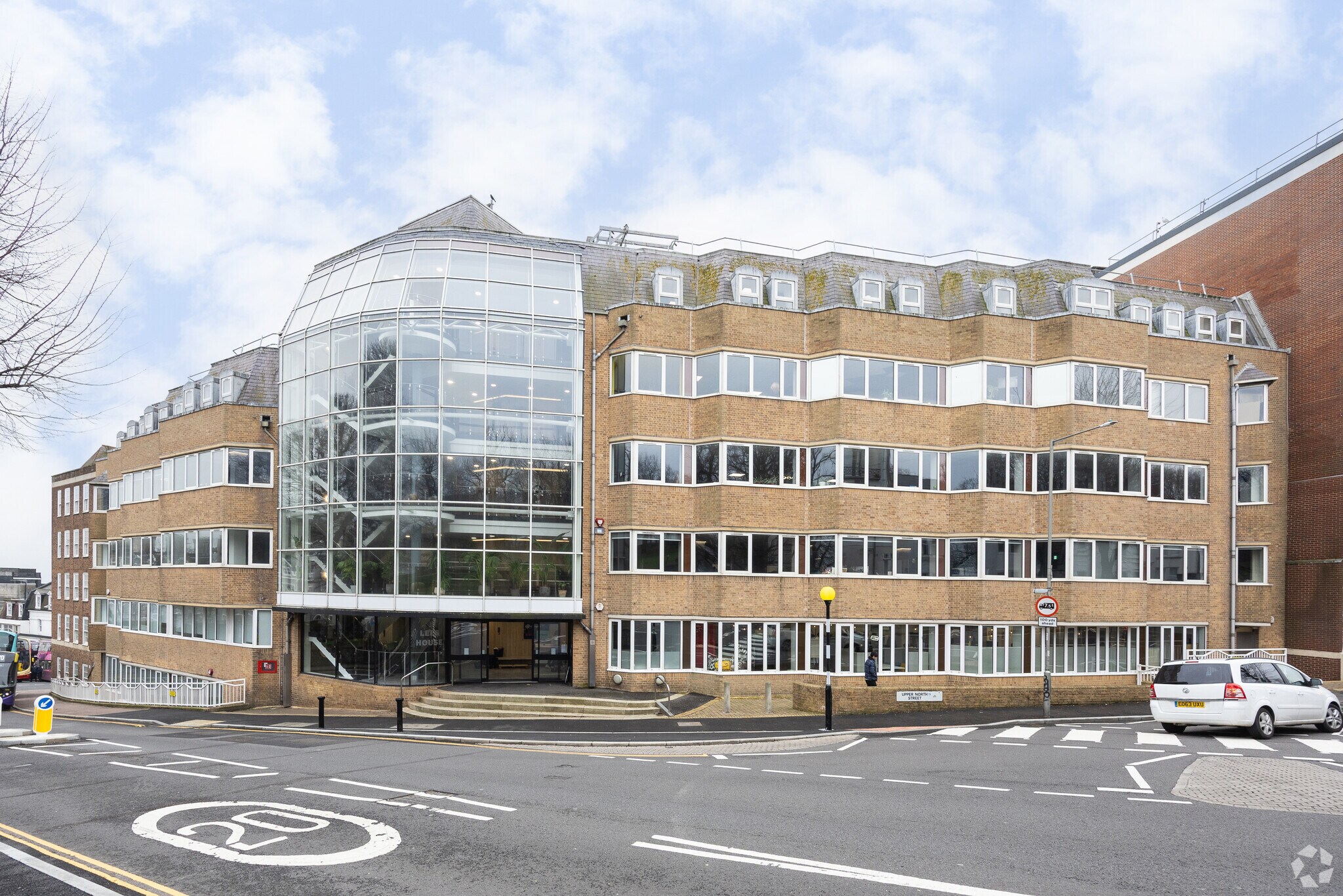 21-33 Dyke Rd, Brighton à louer Photo principale- Image 1 de 3