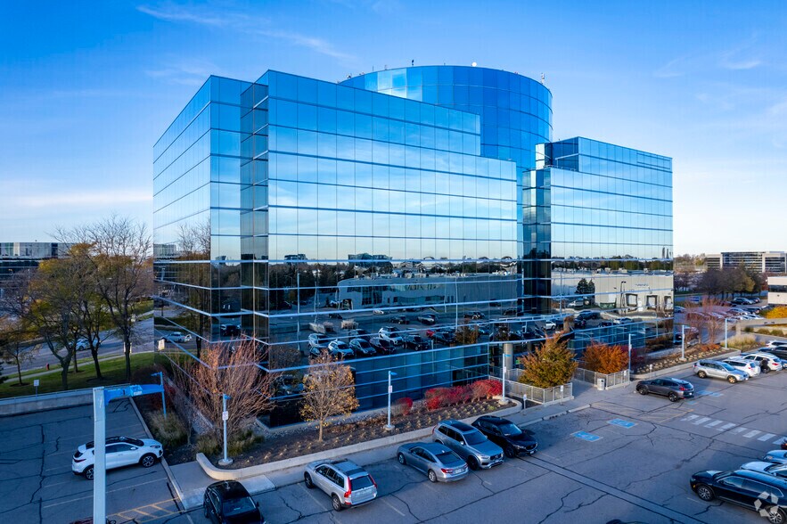 95 Mural St, Richmond Hill, ON à louer - Photo du bâtiment - Image 2 de 7