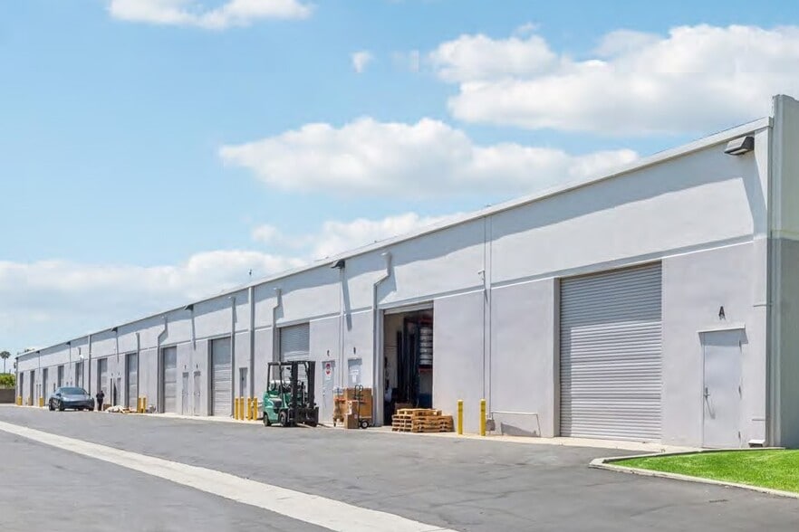 17517 Fabrica Way, Cerritos, CA for lease - Building Photo - Image 2 of 4