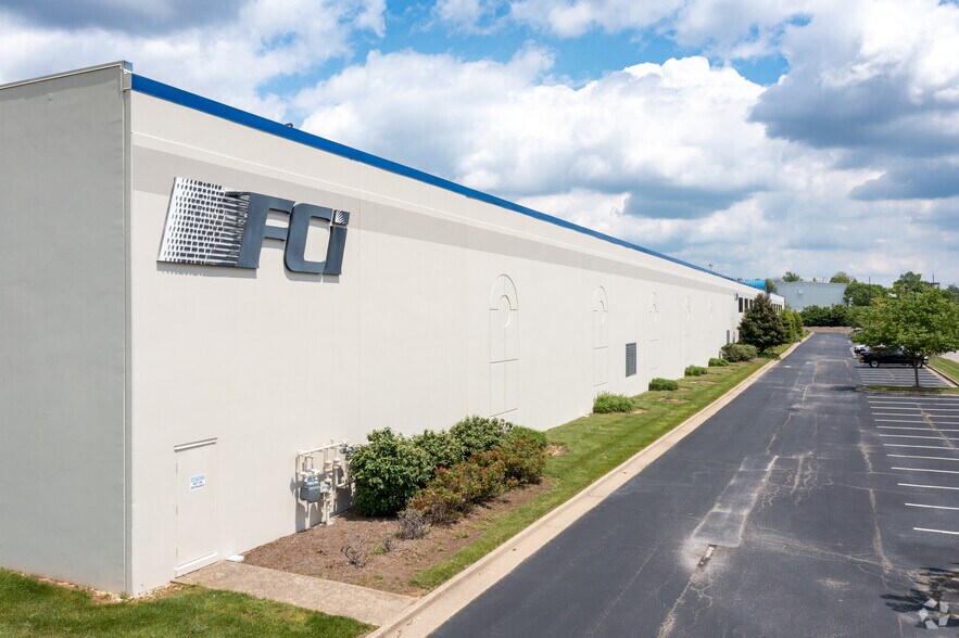 2100-2200 Ampere Dr, Louisville, KY for lease - Building Photo - Image 2 of 4