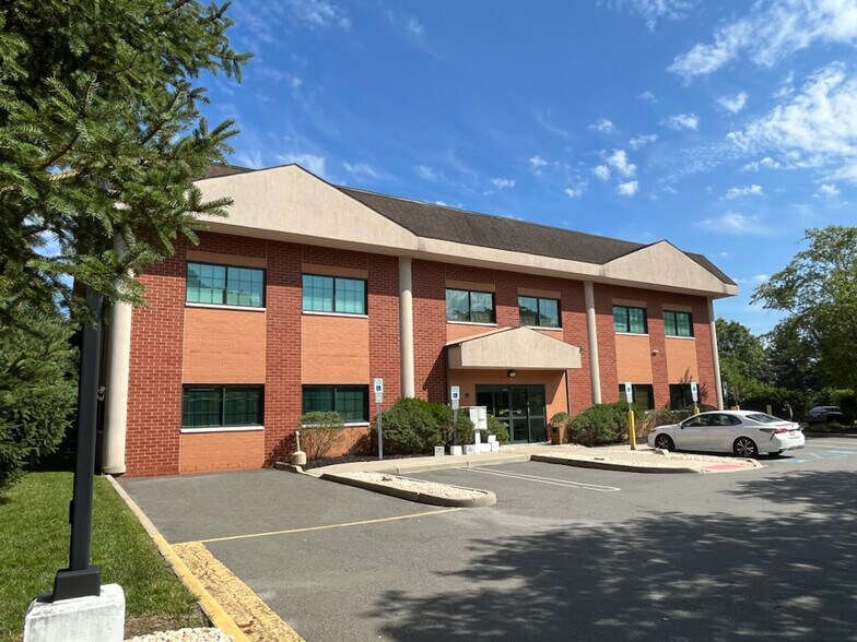 465 Cranbury Rd, East Brunswick, NJ à louer - Photo du bâtiment - Image 3 de 9