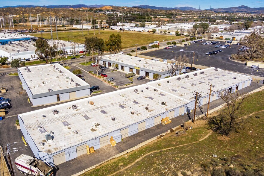 25520 Avenue Stanford, Valencia, CA à louer - Aérien - Image 2 de 5