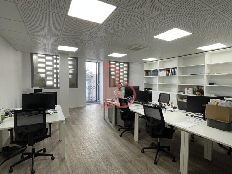 Office in Bordeaux for lease - Interior Photo - Image 3 of 5