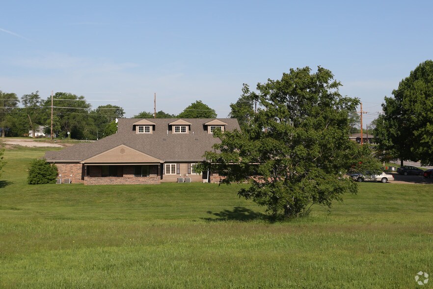 105 E Amity St, Louisburg, KS à vendre - Photo du bâtiment - Image 3 de 3