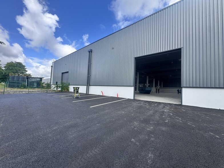 Industrial in Saint-Ouen-l'Aumône for lease - Building Photo - Image 2 of 5