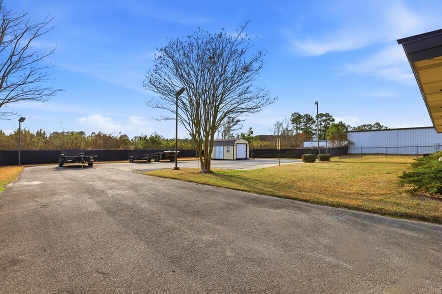 2857 Hull Rd, Kinston, NC à vendre - Photo du bâtiment - Image 3 de 44