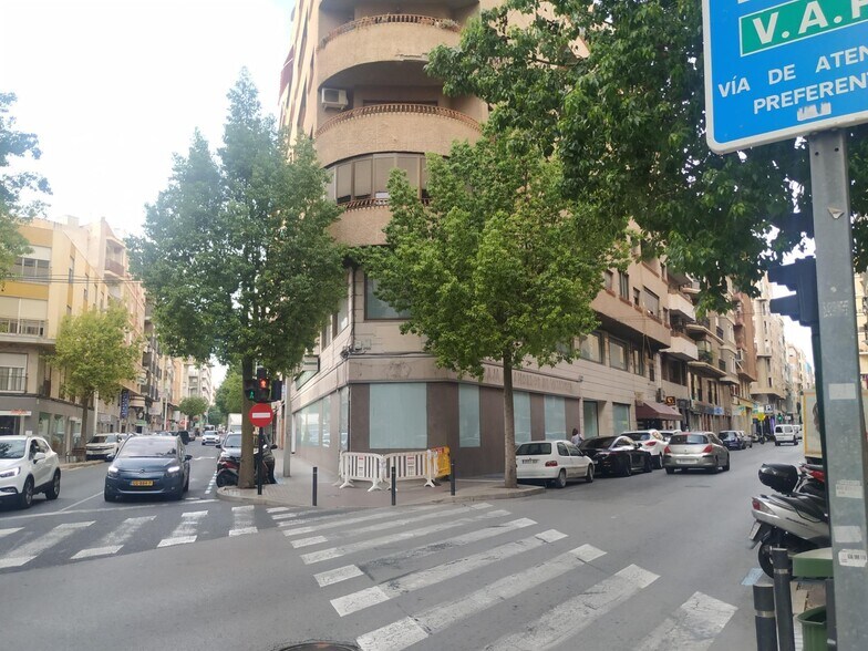 Commerce de détail dans Elche, Alicante à louer - Photo du bâtiment - Image 2 de 20