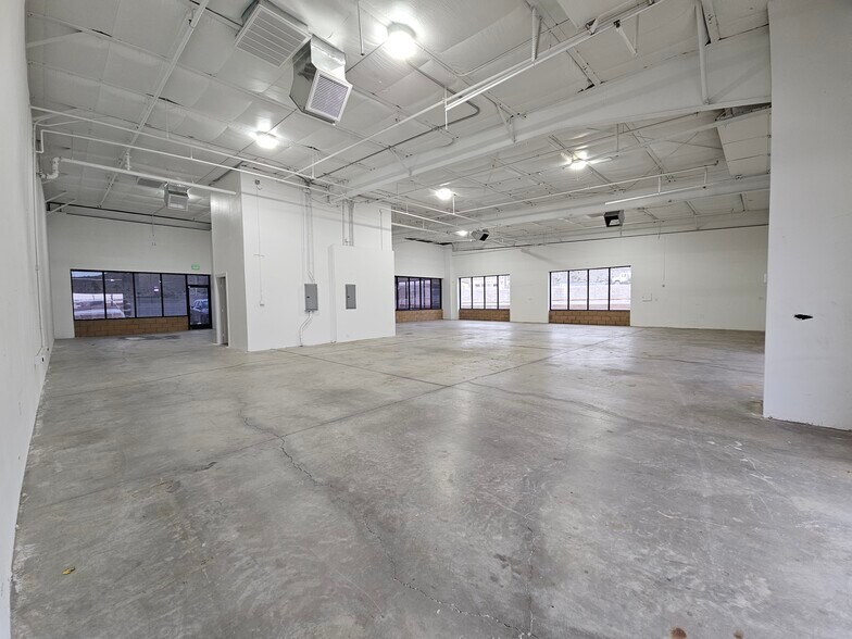 2921 Friendly Pl, Bullhead City, AZ à louer - Photo du bâtiment - Image 3 de 19