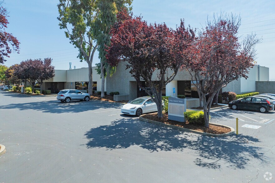3906-3916 Trust Way, Hayward, CA for lease - Building Photo - Image 1 of 1