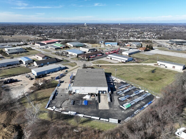 2015 Stapleton Ct, Forest Park, OH à vendre - Photo du bâtiment - Image 3 de 9