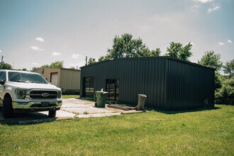 519 W Poplar St, Fayetteville, AR for lease Building Photo- Image 2 of 3