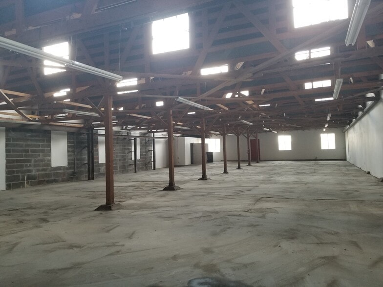 2001 Belgrave Ave, Huntington Park, CA for lease - Building Photo - Image 2 of 26