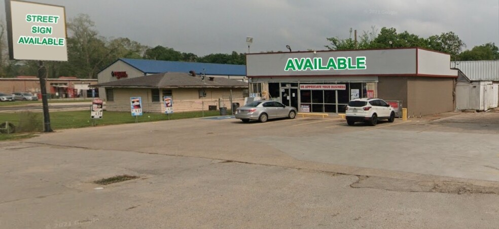 2702 N Main St, Liberty, TX for lease - Building Photo - Image 1 of 4