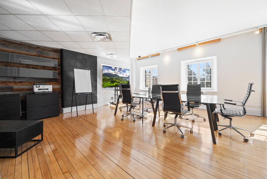 32 Rue Saint-Charles, Longueuil, QC à louer - Photo du bâtiment - Image 2 de 45