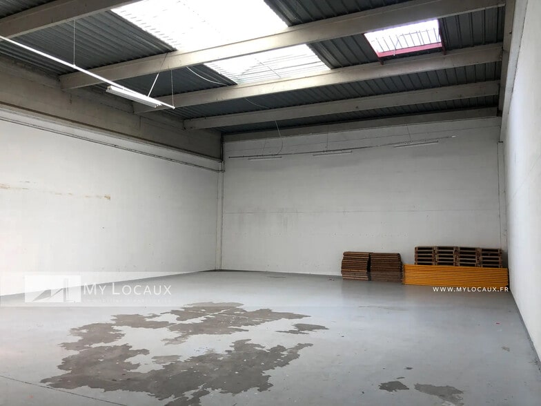 Industriel dans SAINT-OUEN-L'AUMONE à louer - Photo intérieure - Image 2 de 5