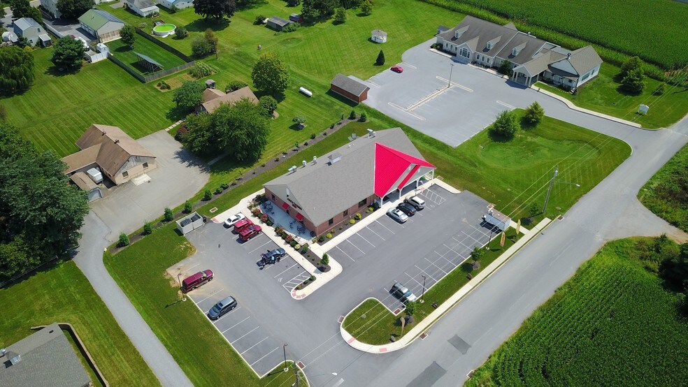 23 Center St, Intercourse, PA à louer - Photo du bâtiment - Image 2 de 2