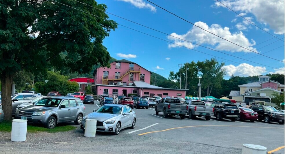 28 Spring Tree Rd, Brattleboro, VT à vendre - Photo du bâtiment - Image 2 de 11