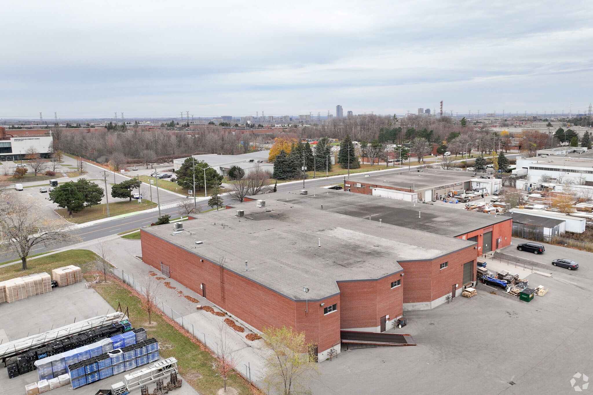 25 Esna Park Dr, Markham, ON à vendre Photo du bâtiment- Image 1 de 1