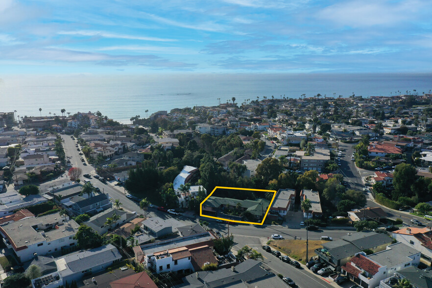 244-246 W Avenida Palizada, San Clemente, CA à vendre - Photo du bâtiment - Image 1 de 13