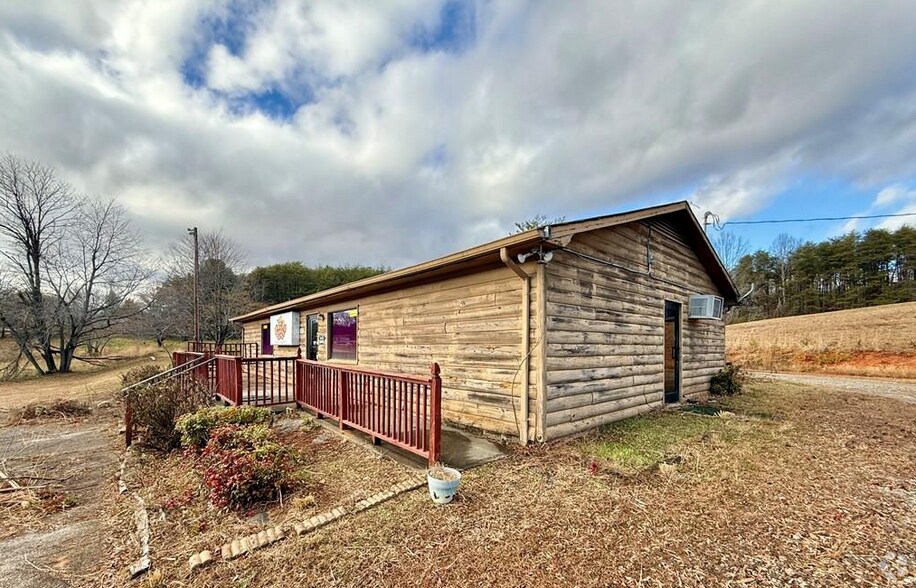 82 Saddleridge Rd, Bassett, VA à vendre - Photo du bâtiment - Image 2 de 23