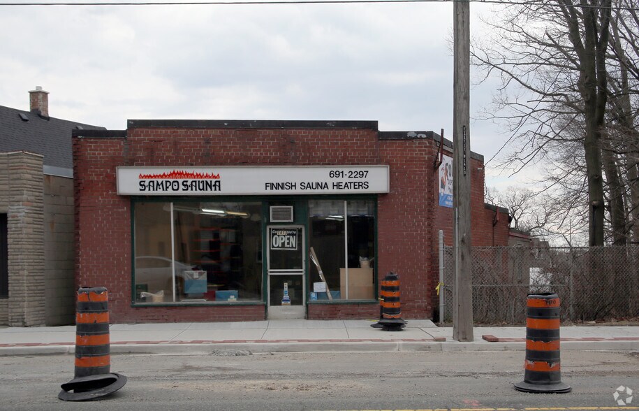 1411-1417 Kingston Road portefeuille de 4 propriétés à vendre sur LoopNet.ca - Photo du bâtiment - Image 2 de 4
