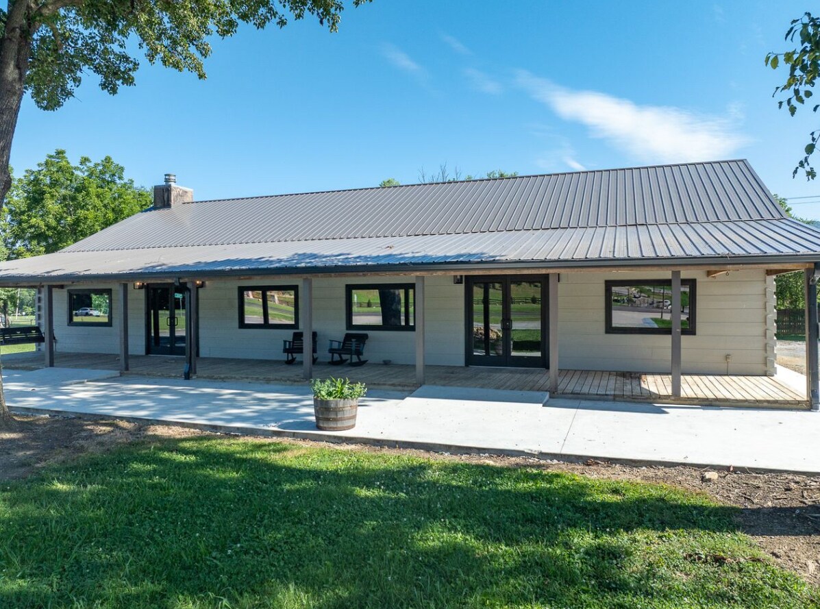 8123 E Lamar Alexander Pky, Townsend, TN à vendre Photo du bâtiment- Image 1 de 59