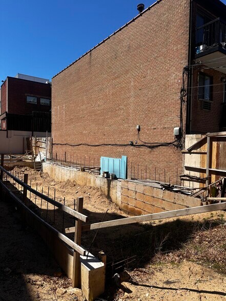 7612-7614 113th St, Forest Hills, NY à vendre - Photo du bâtiment - Image 3 de 4