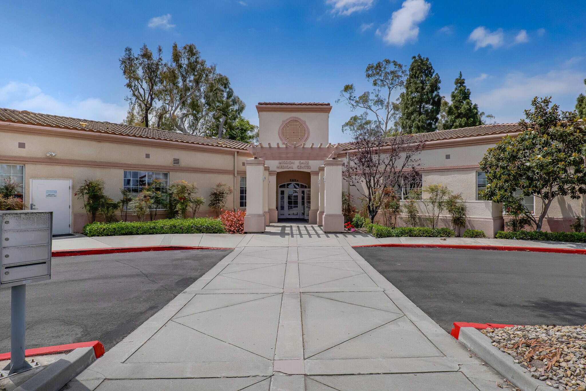 5301 Mission Oaks Blvd, Camarillo, CA à louer Photo du bâtiment- Image 1 de 5