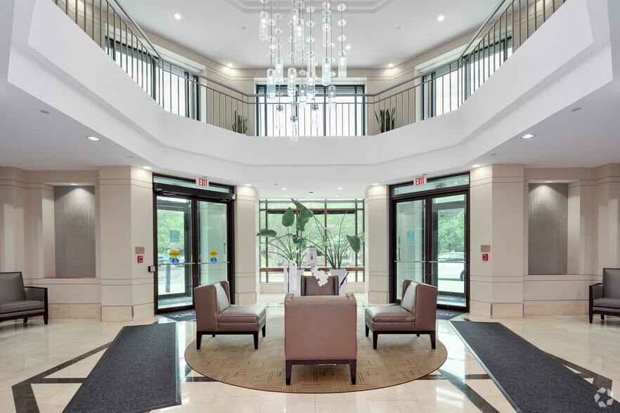 505 Huntmar Park Dr, Herndon, VA for lease - Lobby - Image 3 of 15