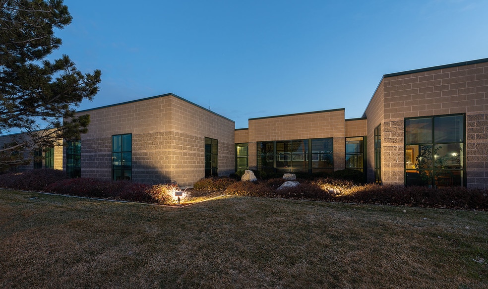 3131 W 2210 S, Salt Lake City, UT à vendre - Photo du bâtiment - Image 3 de 15