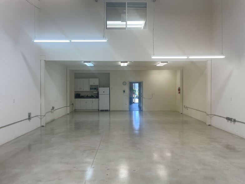 2639 Lavery Ct, Newbury Park, CA for lease - Building Photo - Image 3 of 17