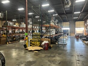 2604 NE Industrial Dr, Kansas City, MO à louer Photo intérieure- Image 2 de 3