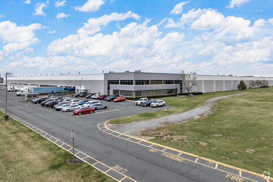 301-321 Herrod Blvd, South Brunswick, NJ à louer - Photo du bâtiment - Image 2 de 5