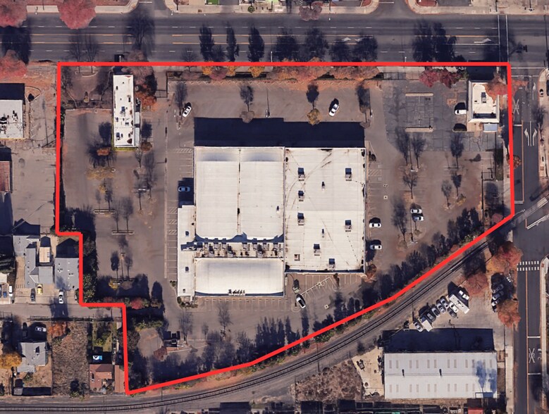 1600 Yosemite Blvd, Modesto, CA à louer - Photo du bâtiment - Image 2 de 15