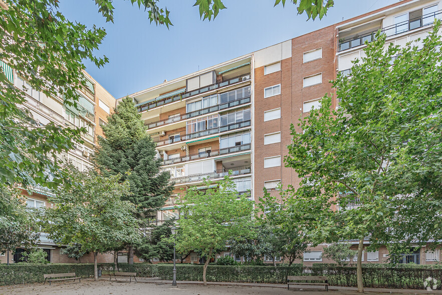 Calle Pedro Teixeira, 16, Madrid, Madrid à louer - Photo du bâtiment - Image 2 de 4