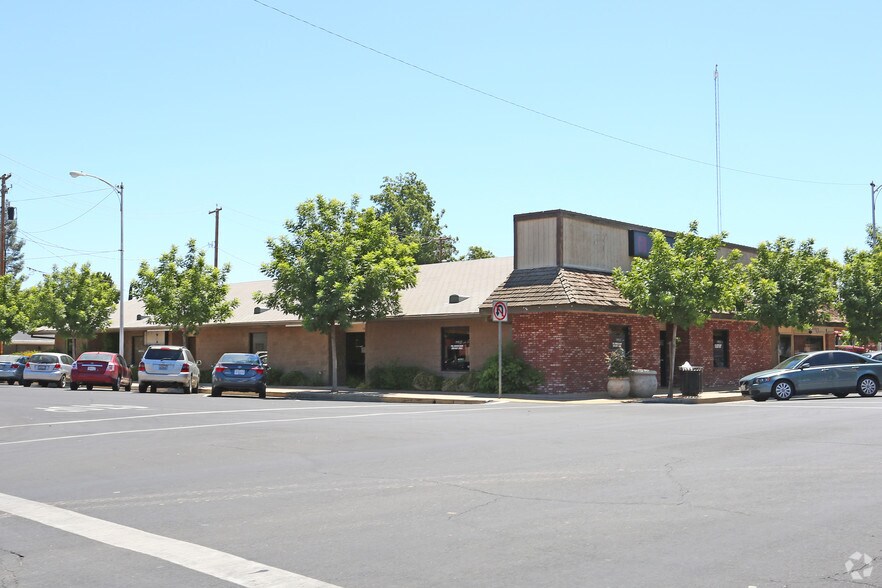 1202 G St, Reedley, CA à louer - Photo principale - Image 1 de 7